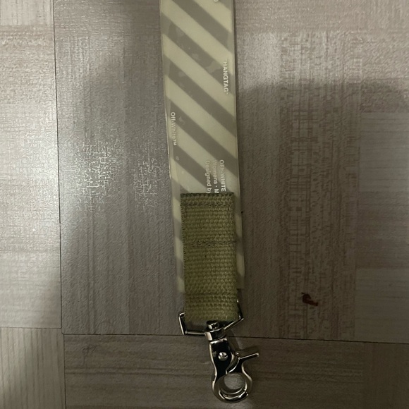 Off white key chain - Picture 4 of 4